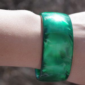 Moon Glow Marble Lucite Green Vintage Bangle